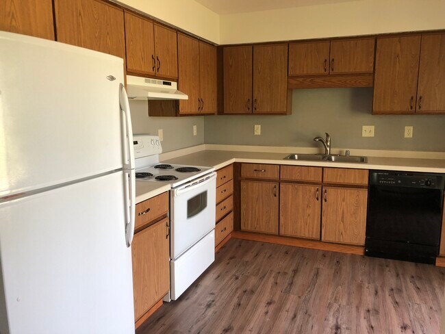 Foto del edificio - 530 Bluebird Ct