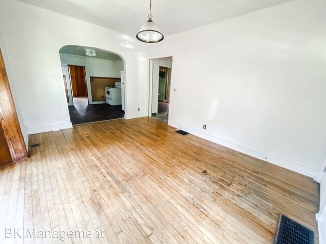 Building Photo - 3 br, 1 bath House - 321 Lawn Ave