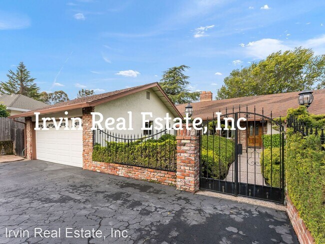 Foto del edificio - 3 br, 2 bath House - 36 Christopher Court.