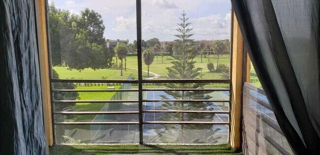 Foto del edificio - 9370 SW 8th St