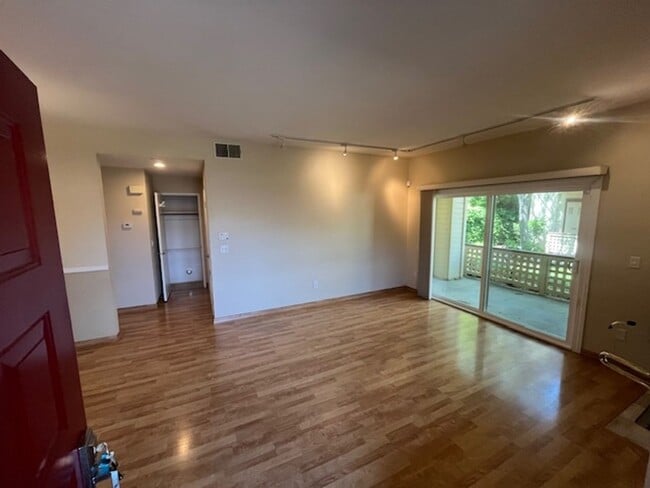 Building Photo - Lovely 3-Bedroom Home in Quiet Hercules Ne...