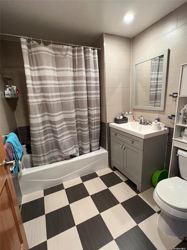 Foto del edificio - 32-15 Leavitt St