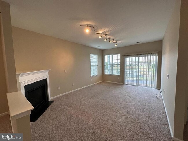Building Photo - 702 Van Gogh Ct