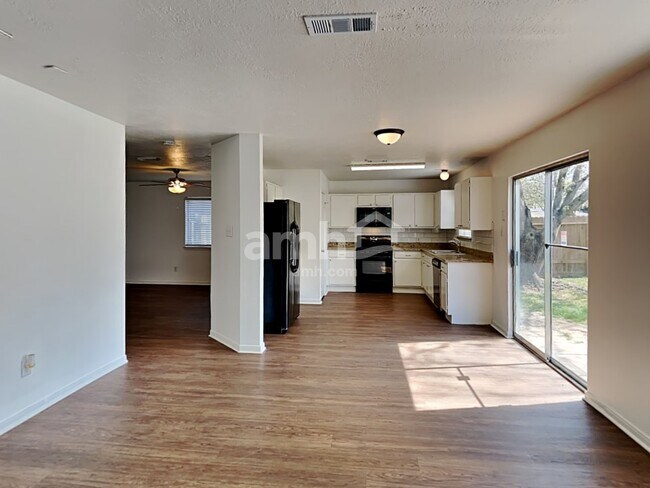 Foto del edificio - 5349 Yale Dr