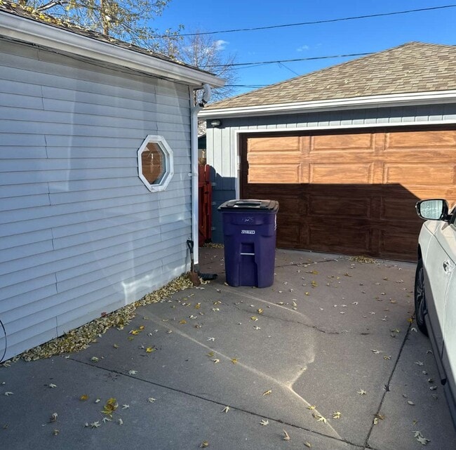 Photo - 1325 S Utica St House