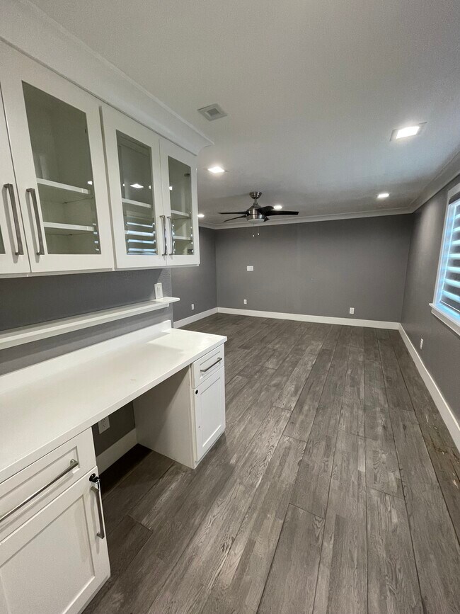 Foto del edificio - 16708 Redwood St