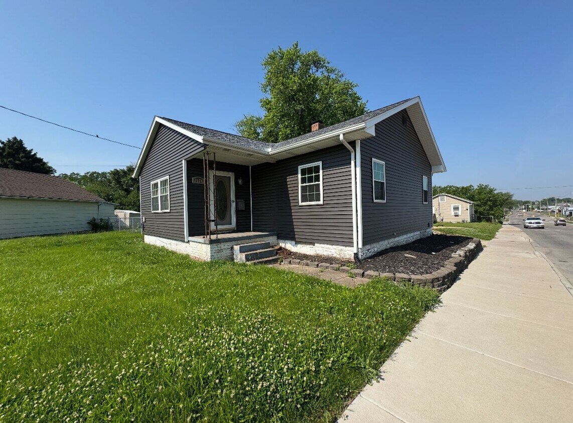 Primary Photo - 4 Bedroom 2 Bathroom