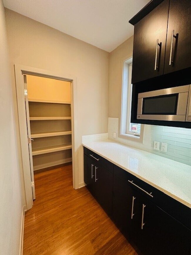 Foto del edificio - 4bd/2.75ba Renton House