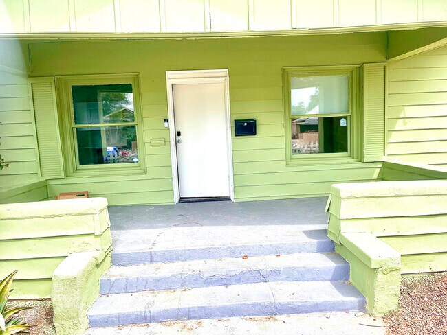 Building Photo - New Remodel in the heart of Downtown Phoen...