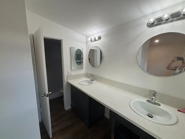 Building Photo - 118 W 8th Ave