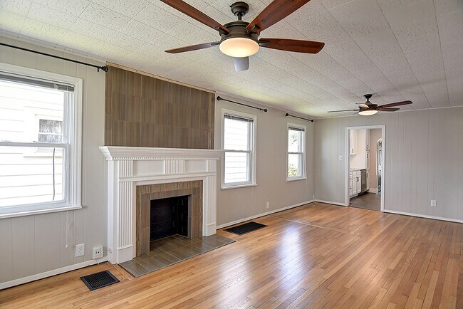 Foto del edificio - 523 Watervliet Ave