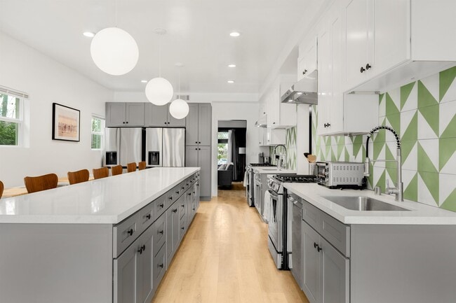 Photo - 4439 Victoria Park Dr Apartment