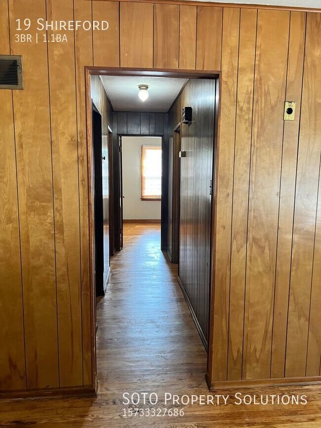 Building Photo - large home with TWO car garage in Ferguson!