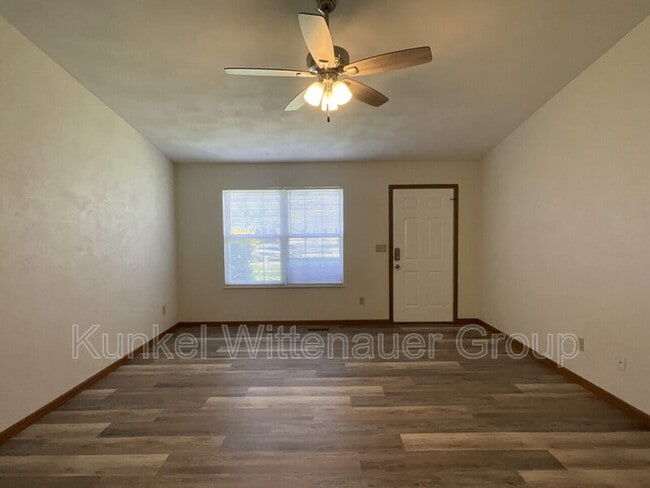 Building Photo - 611 Carol Ann Dr