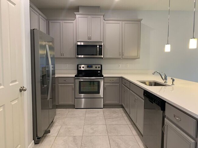 Foto del edificio - 4 Bedroom Gated Community Compass Bay