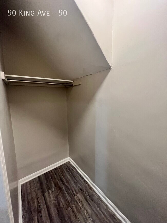 Building Photo - 2 Bed Close to Medical Campus Available Fa...