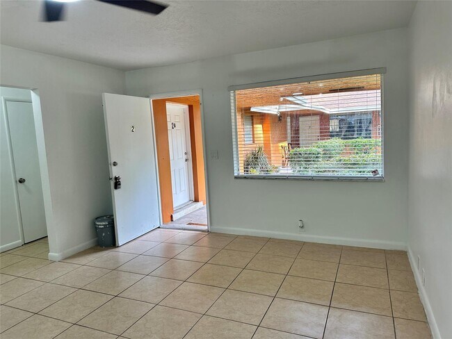 Building Photo - 4270 NW 21st Ave