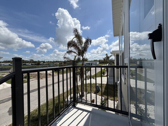Foto del edificio - 5647 Blue Harbor Dr