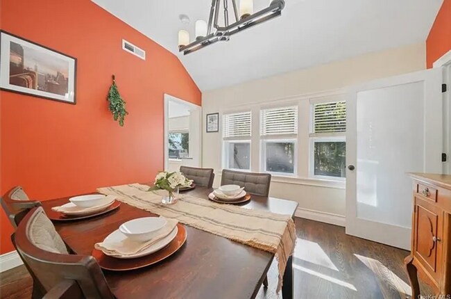 Foto del edificio - For Rent in Beacon, NY – Spacious 3BR/2BA ...