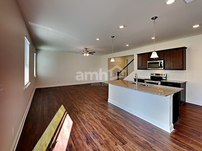 Building Photo - 455 Summit View Ct