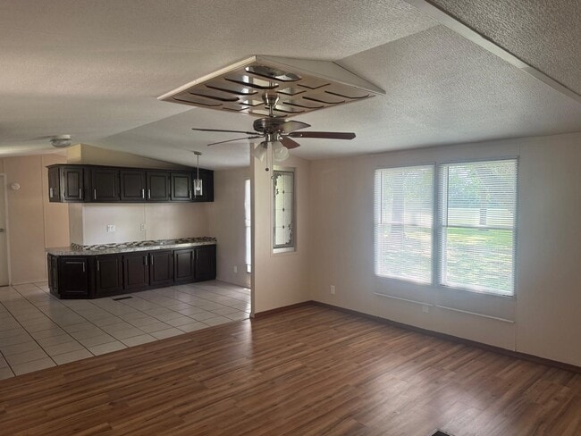 Foto del edificio - 13302 Pleasant Way Rd