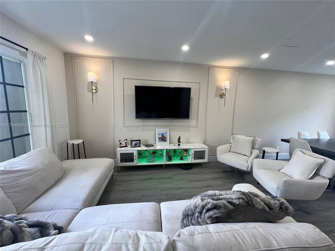 Foto principal - 4775 SW 14th Ct
