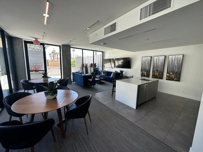 Building Photo - 2300 E Campbell Ave