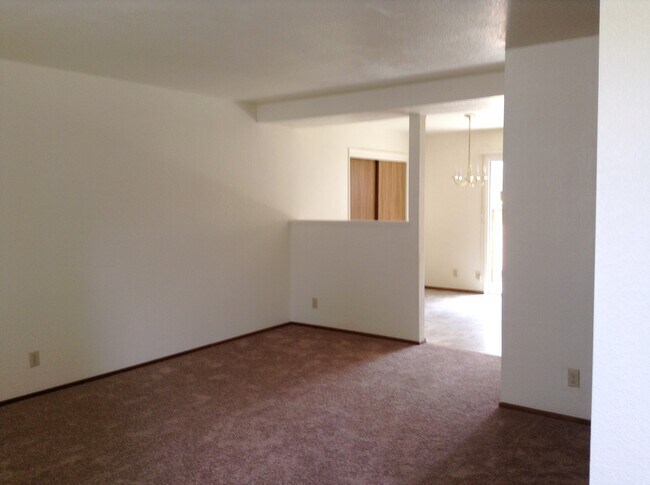 Building Photo - 1041 Cherry Ct