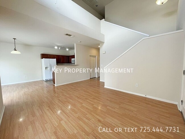 Building Photo - 3 BED 2.5 BATH TOWNHOME BY LONE MOUNTAIN!