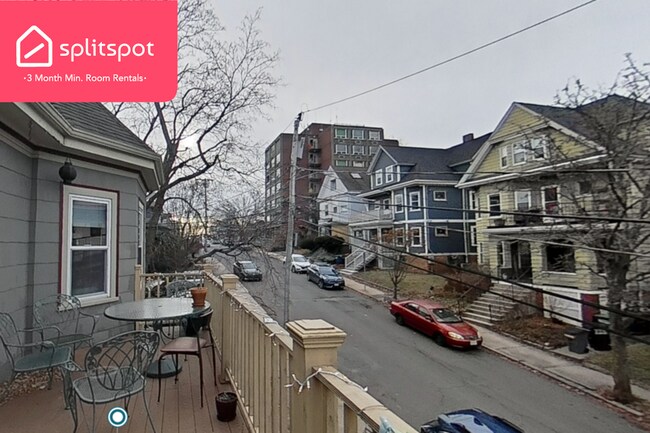 Building Photo - Private room in 7 bedroom Somerville Apart...