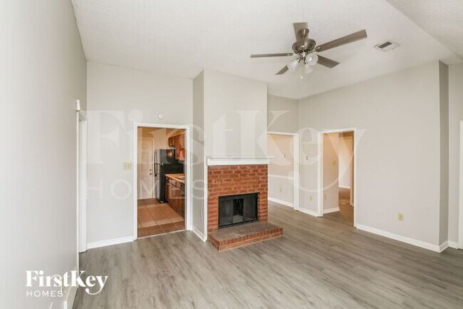 Foto del edificio - 5375 Crystal Oak Dr