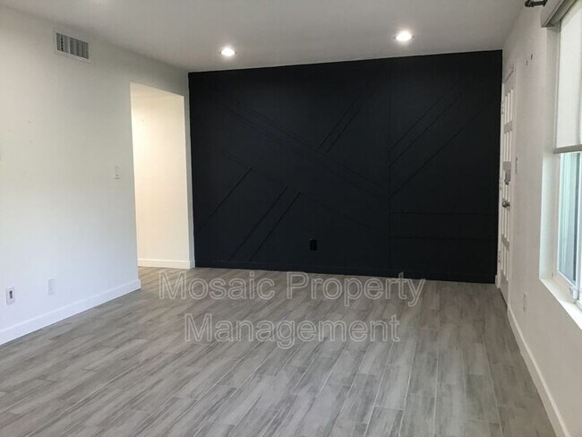 Foto del edificio - 5912 N 86th St