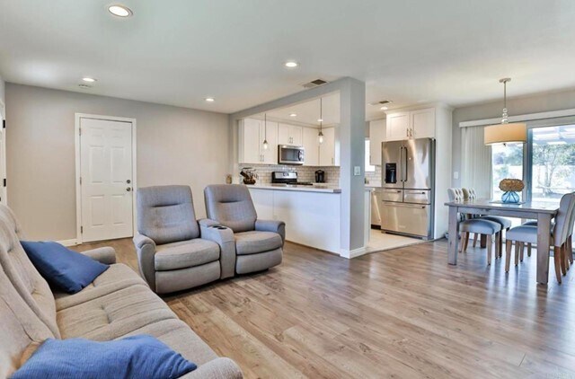 Foto del edificio - 8828 Jaylee Ave
