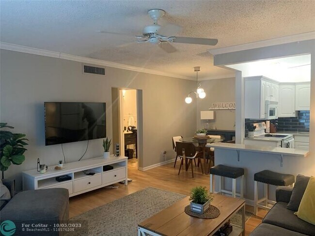 Foto del edificio - 2251 NE 66th St