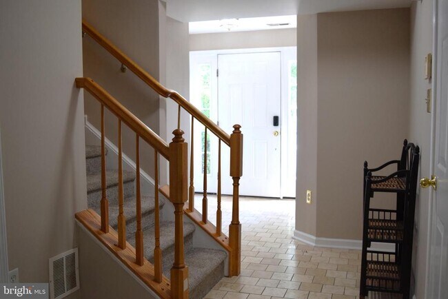 Building Photo - 23 Creekside Dr