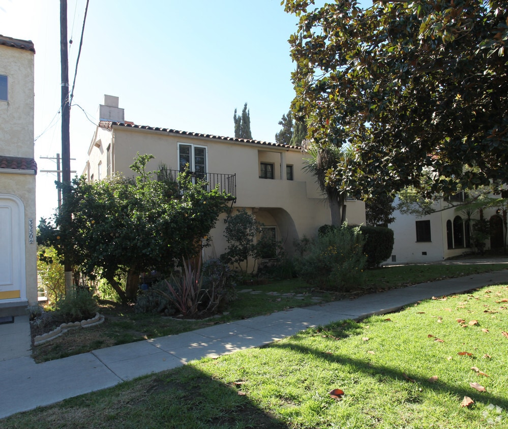 Building Photo - 3352 Rowena Ave