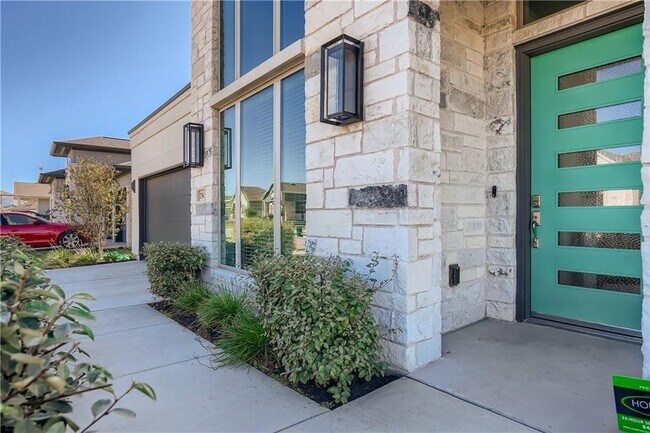 Building Photo - 7901 Catbird Ln