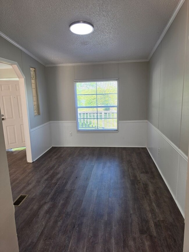 Foto del edificio - 3 bedrooms 2 baths