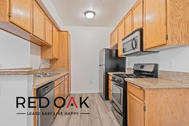 Foto del edificio - ~1 Month FREE~ Spacious, Cozy Two Bedroom ...