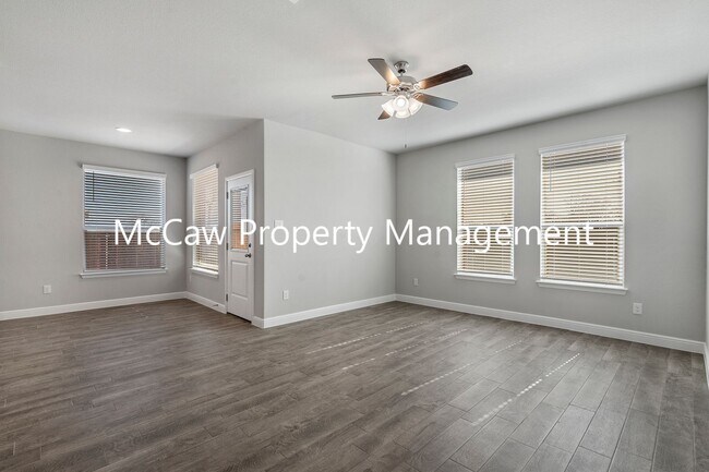 Building Photo - Ceautiful 3/2/2 home in Granbury!