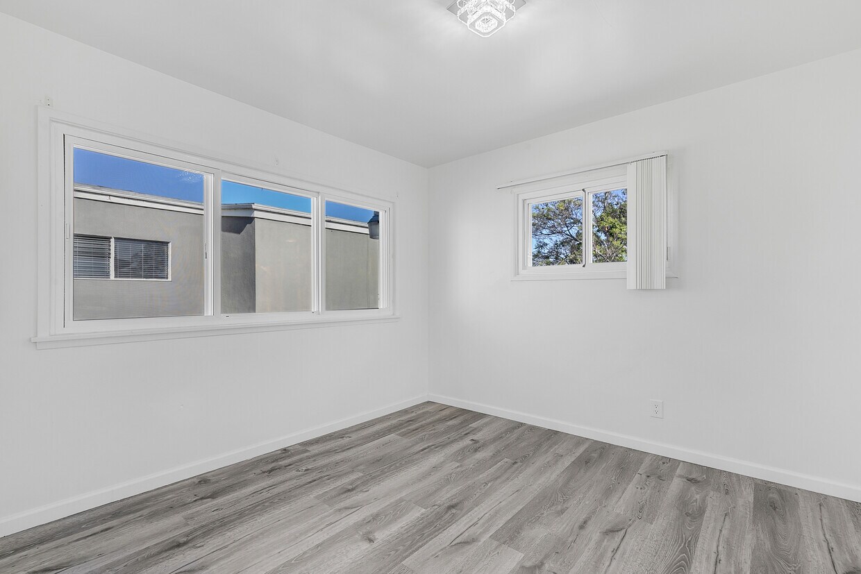 Foto principal - 10107 England Ave