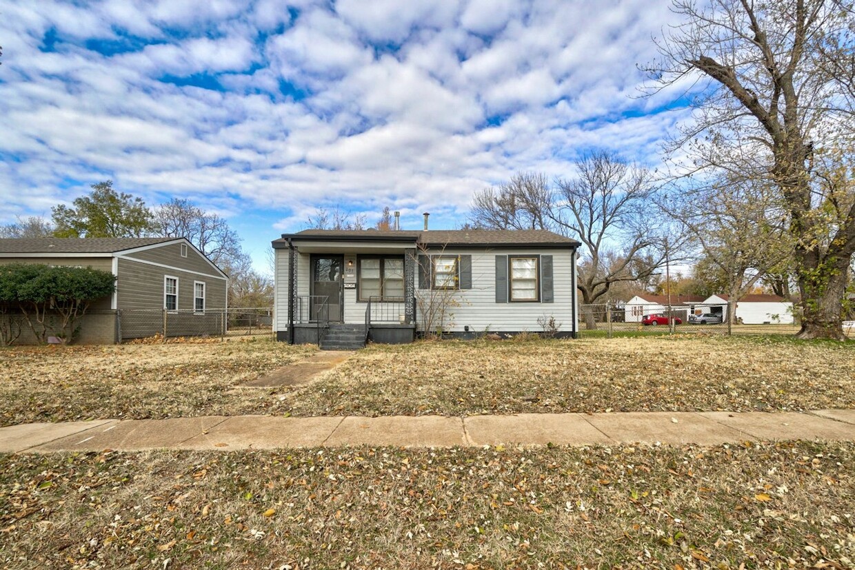 Primary Photo - Introducing our charming 3-bedroom, 1-bath...