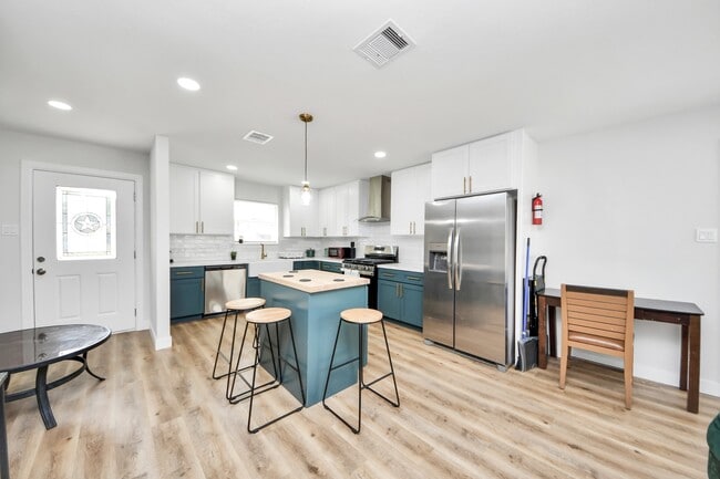 Building Photo - 5115 Clay St