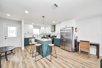 Building Photo - 5115 Clay St