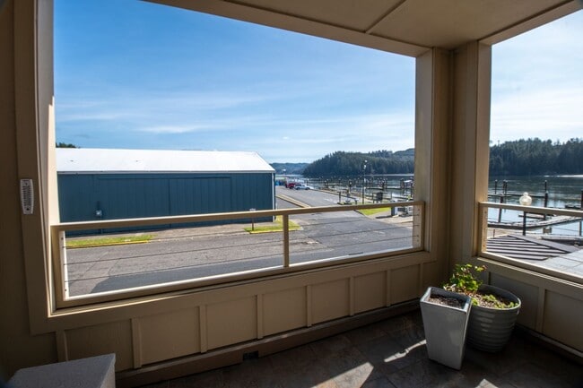 Building Photo - 75 Harbor St