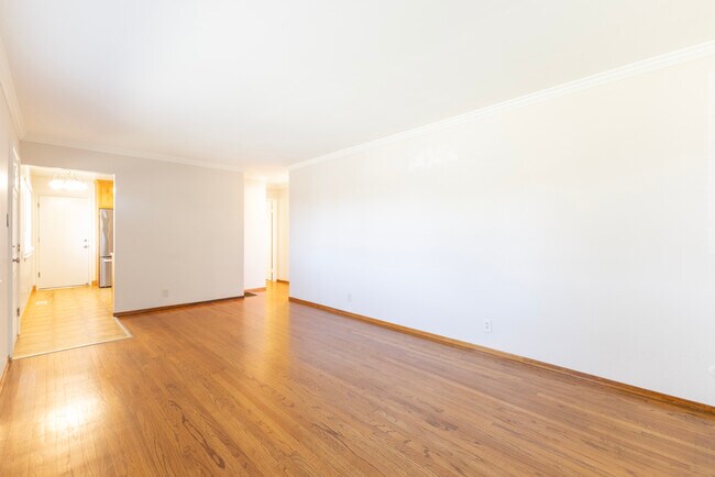 Foto del edificio - 6900 McQuillan Cir