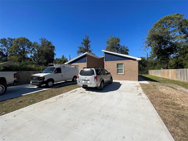 Building Photo - 9809 Leath St