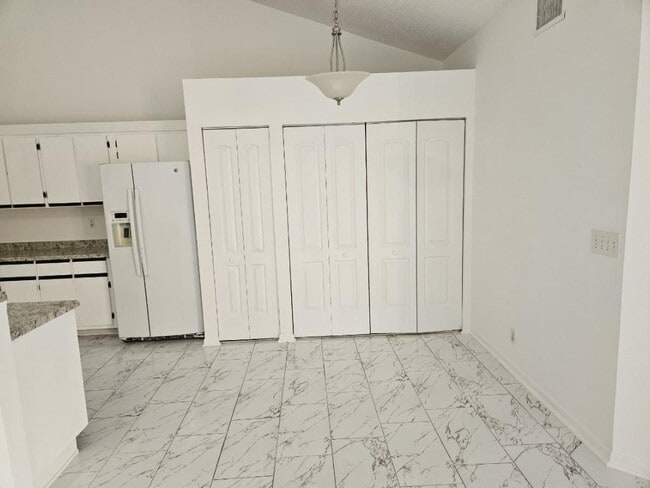 Building Photo - 4387 Woodstock Dr