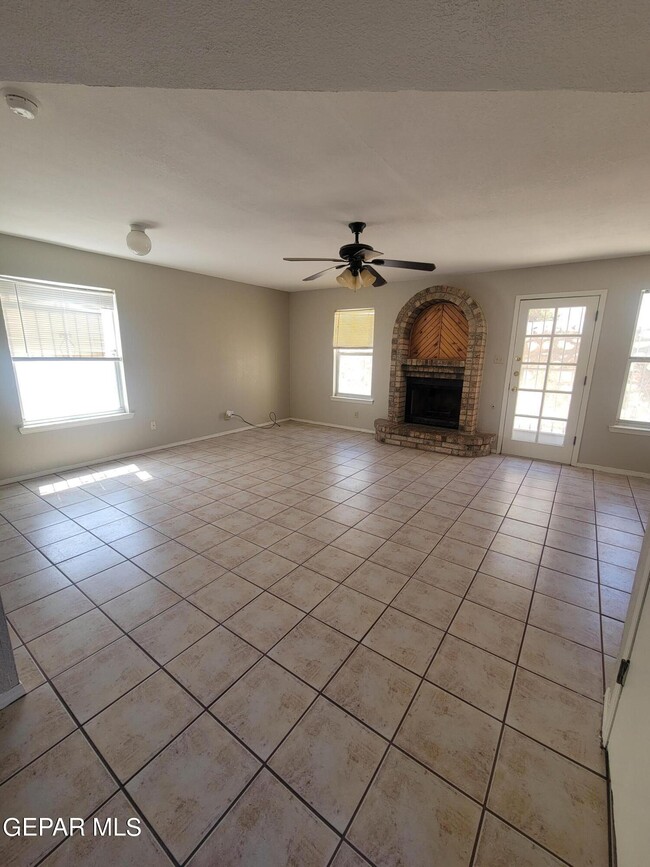Building Photo - 3200 Mountain Ridge Dr