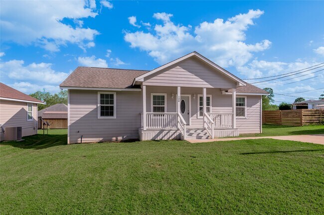 Foto del edificio - 100 Shorewood Dr